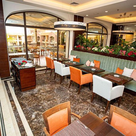 Hilton Alexandria King'S Ranch Hotel King Mariout Exterior foto The lobby lounge