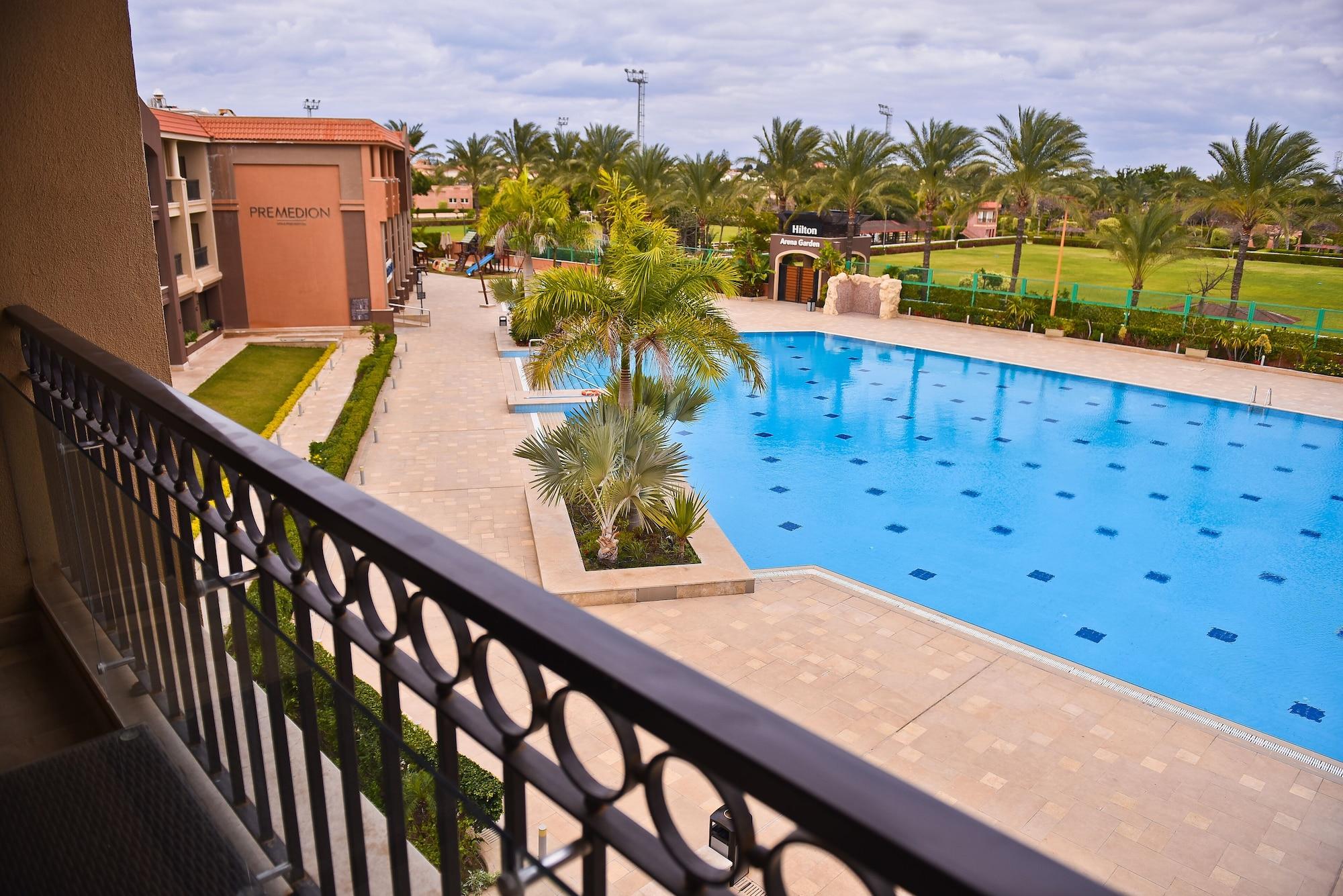Hilton Alexandria King'S Ranch Hotel King Mariout Exterior foto View of the pool at the Palm Hills golf club