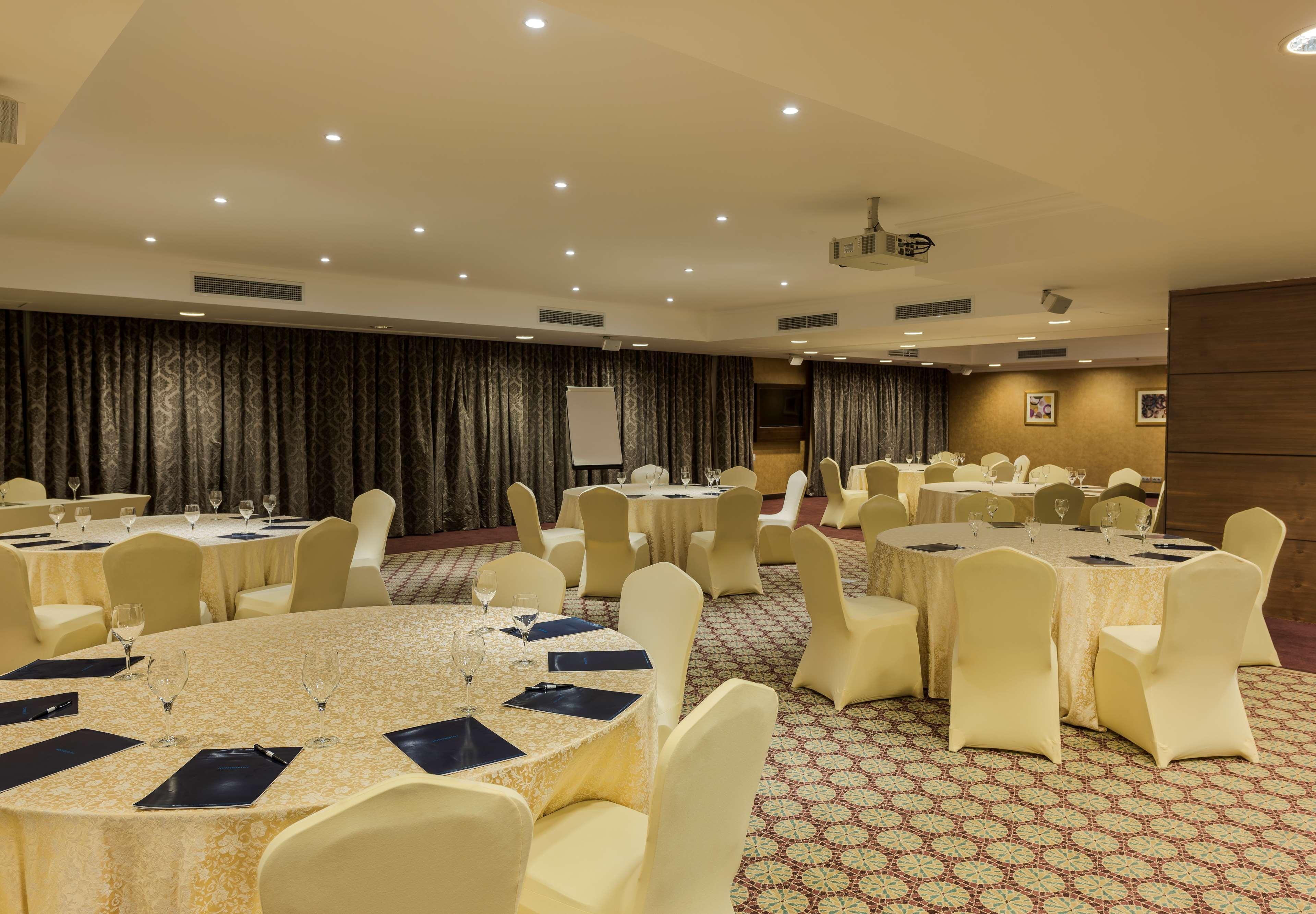 Hilton Alexandria King'S Ranch Hotel King Mariout Exterior foto The Royal