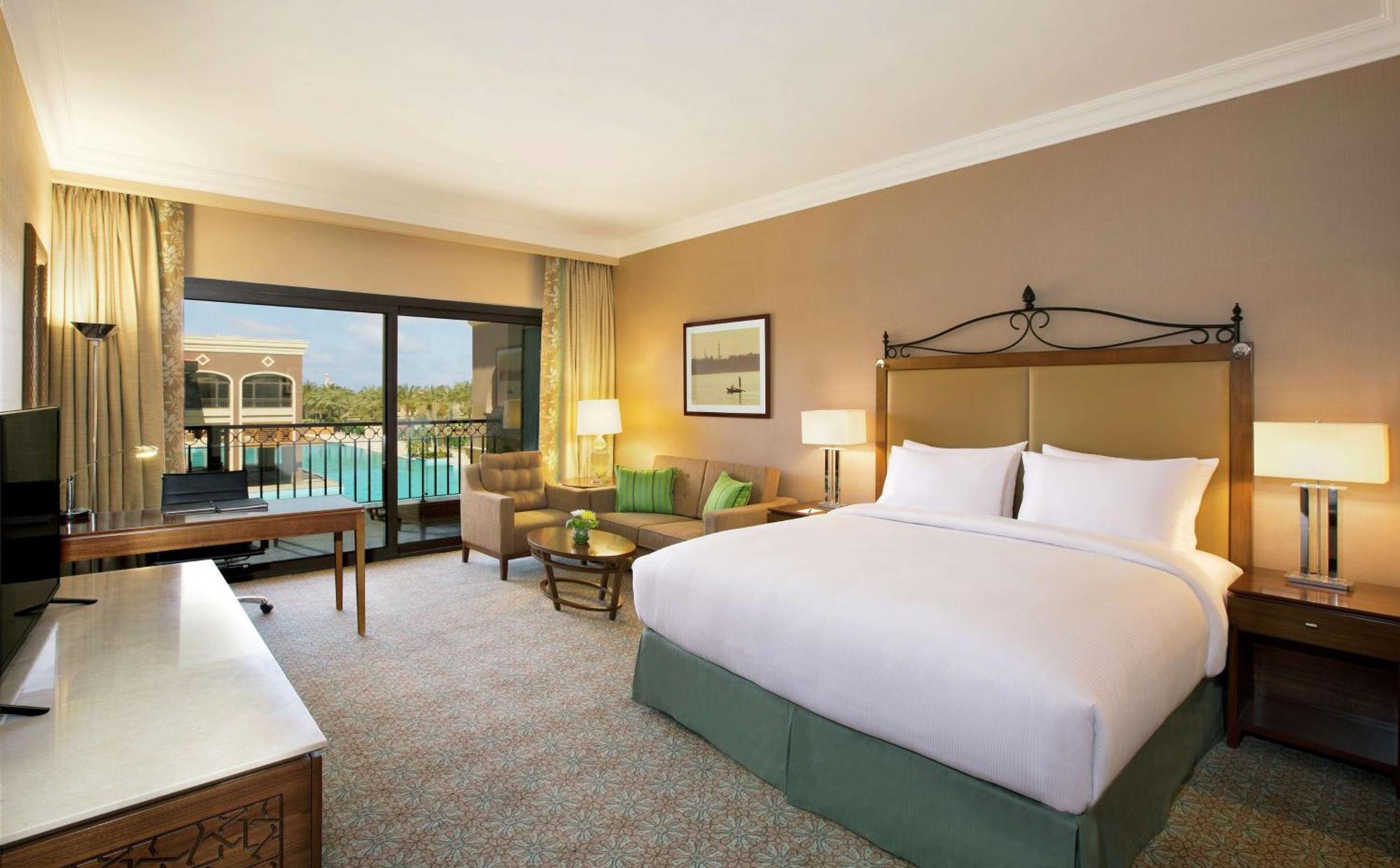Hilton Alexandria King'S Ranch Hotel King Mariout Exterior foto A guest room at Hilton La Jolla