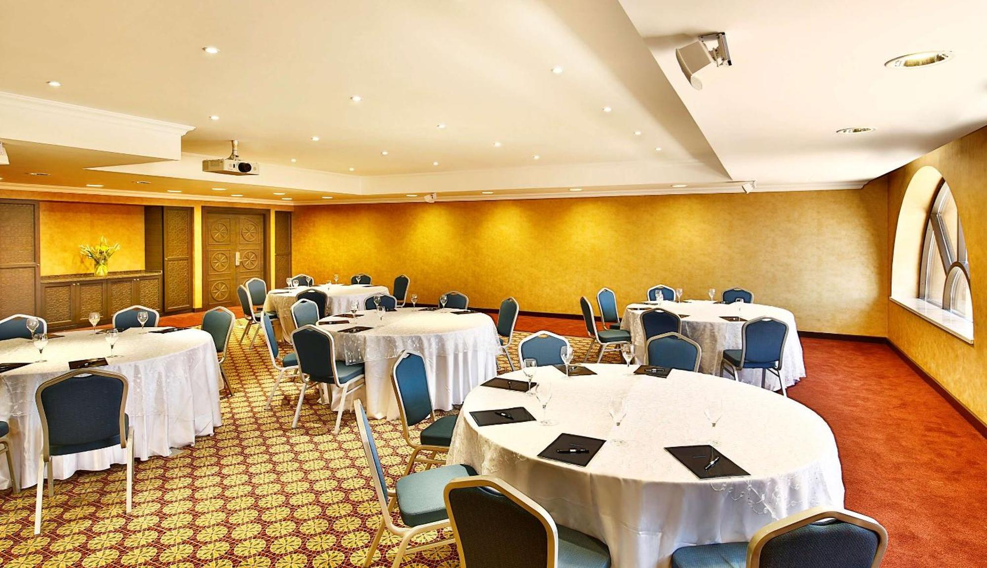 Hilton Alexandria King'S Ranch Hotel King Mariout Exterior foto The meeting room