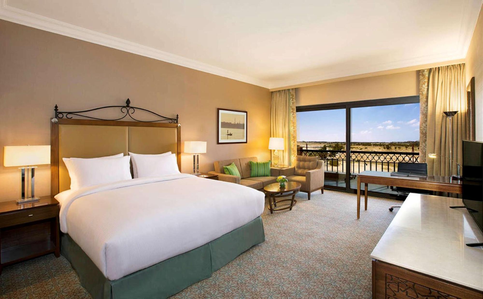 Hilton Alexandria King'S Ranch Hotel King Mariout Exterior foto A guest room at the Hilton Alexandria