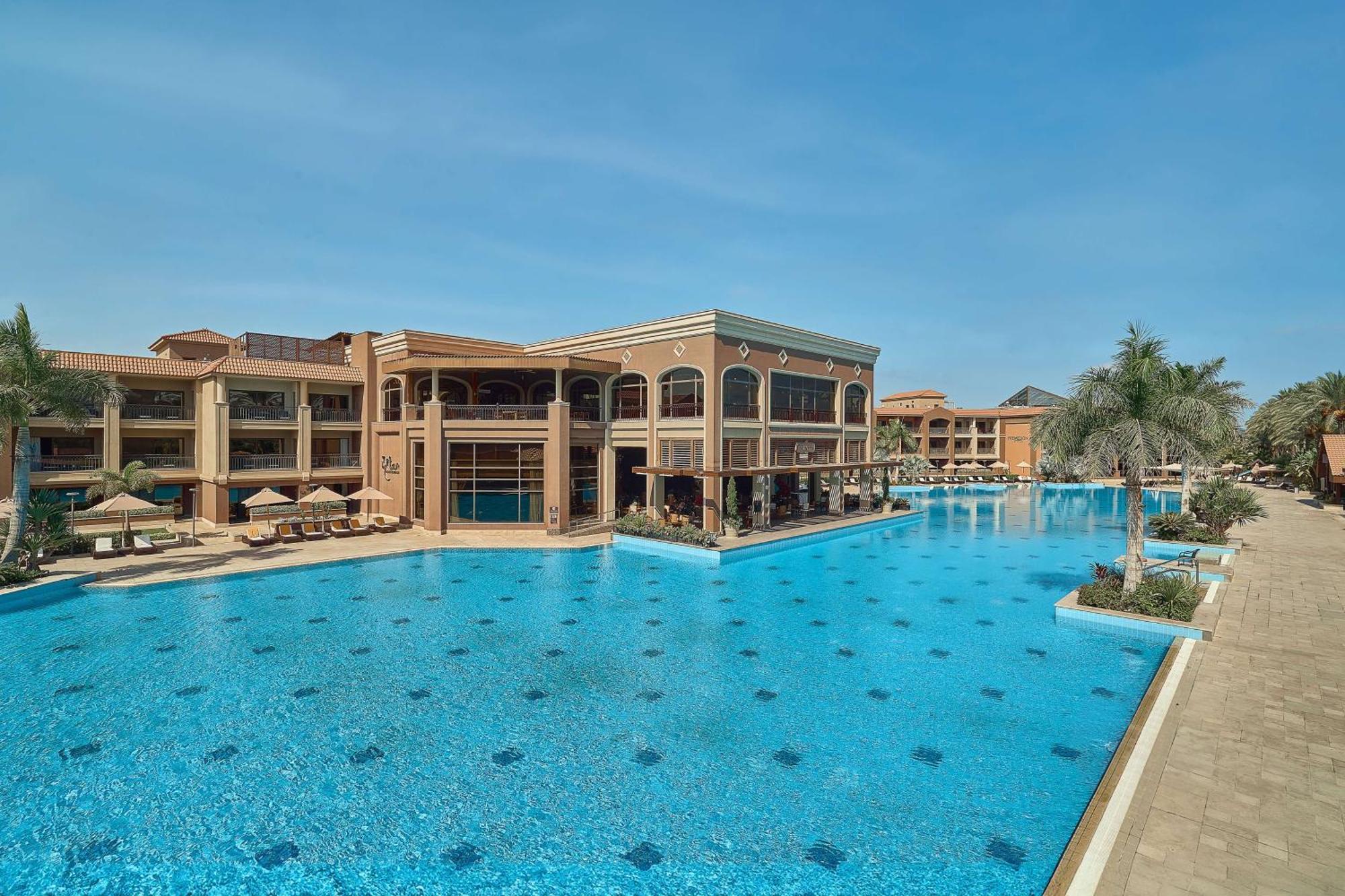 Hilton Alexandria King'S Ranch Hotel King Mariout Exterior foto The swimming pool at the resort