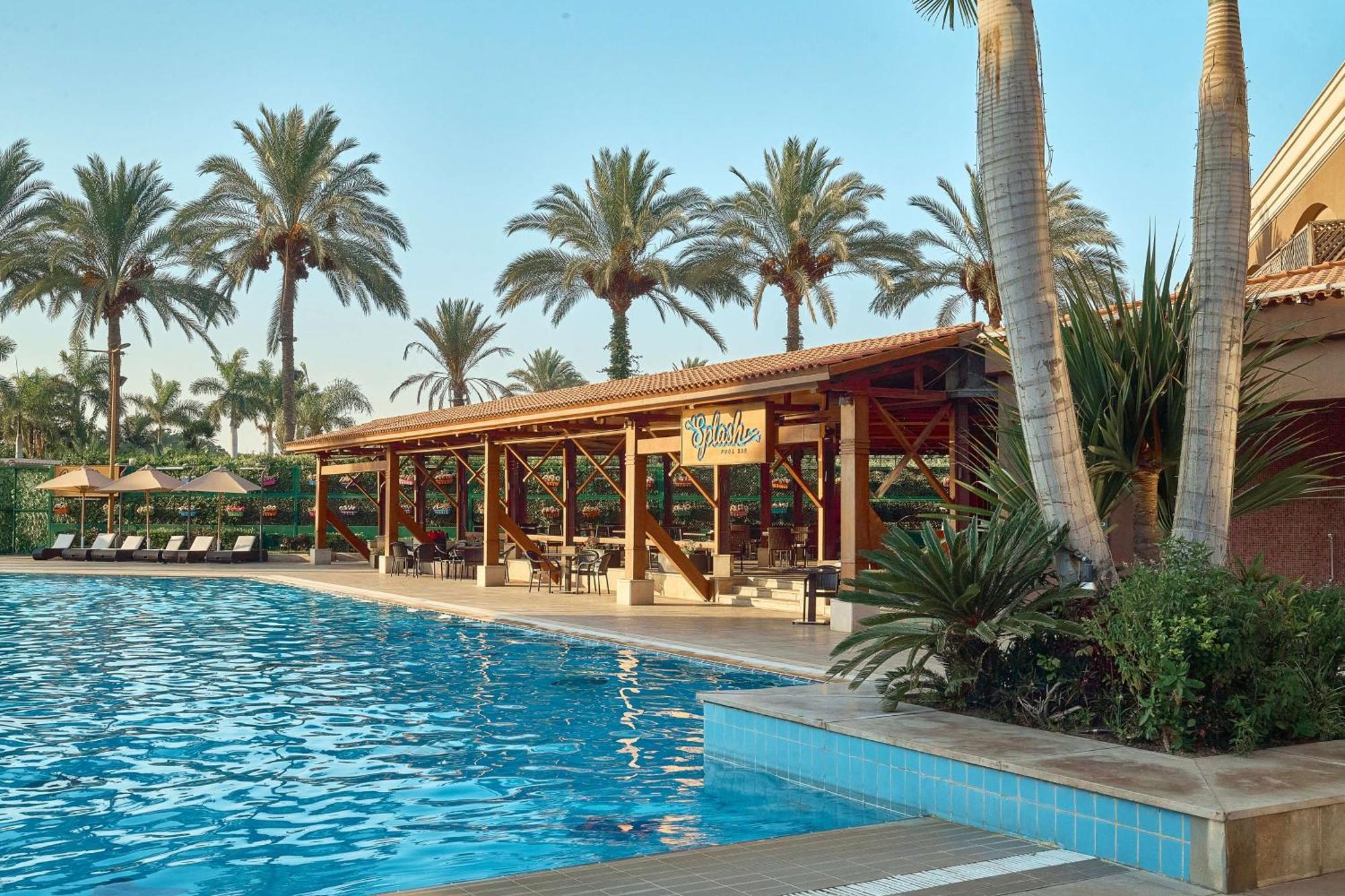 Hilton Alexandria King'S Ranch Hotel King Mariout Exterior foto Pool at the Royal Beach Hotel