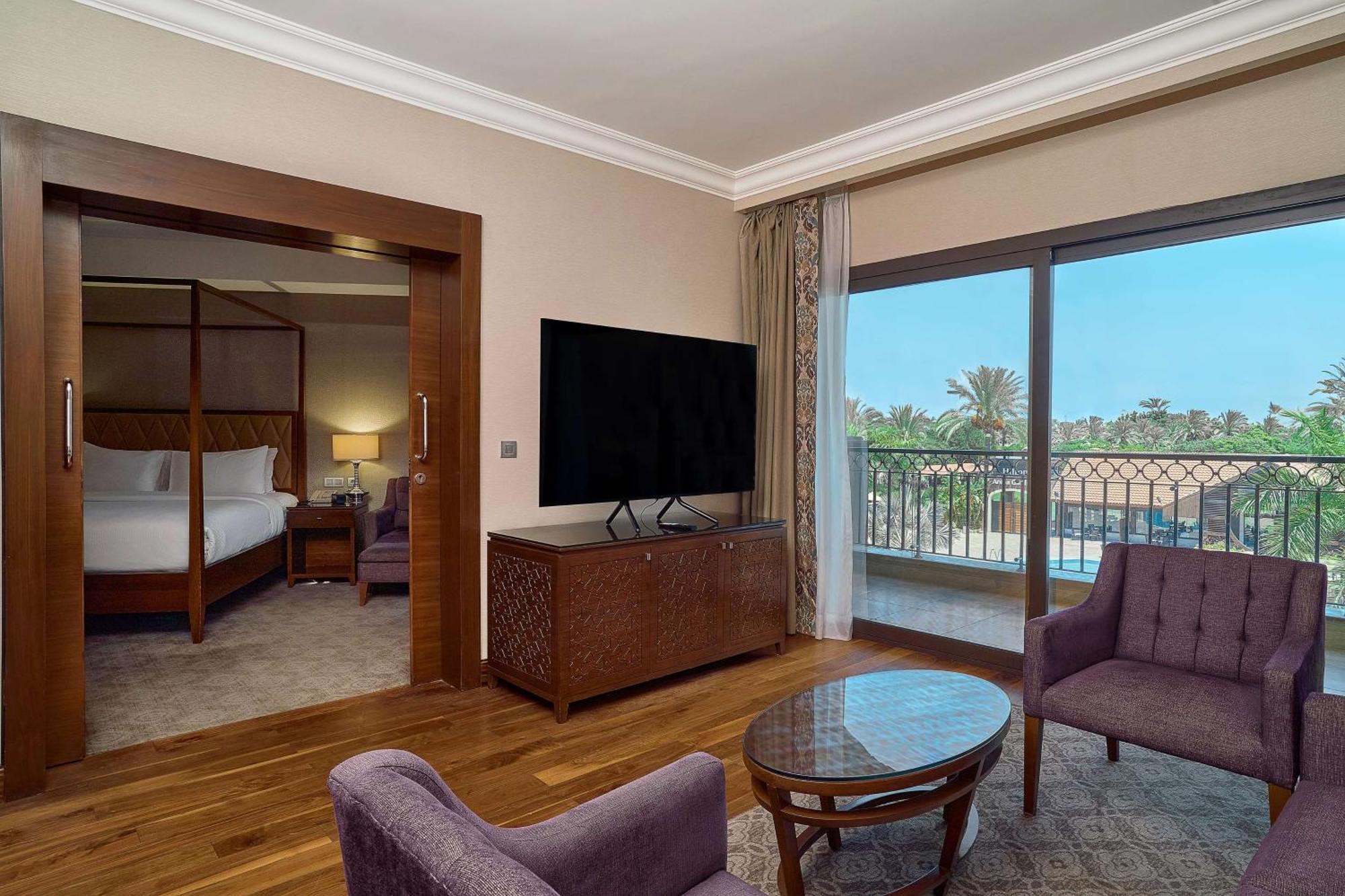 Hilton Alexandria King'S Ranch Hotel King Mariout Exterior foto Suite at the hotel
