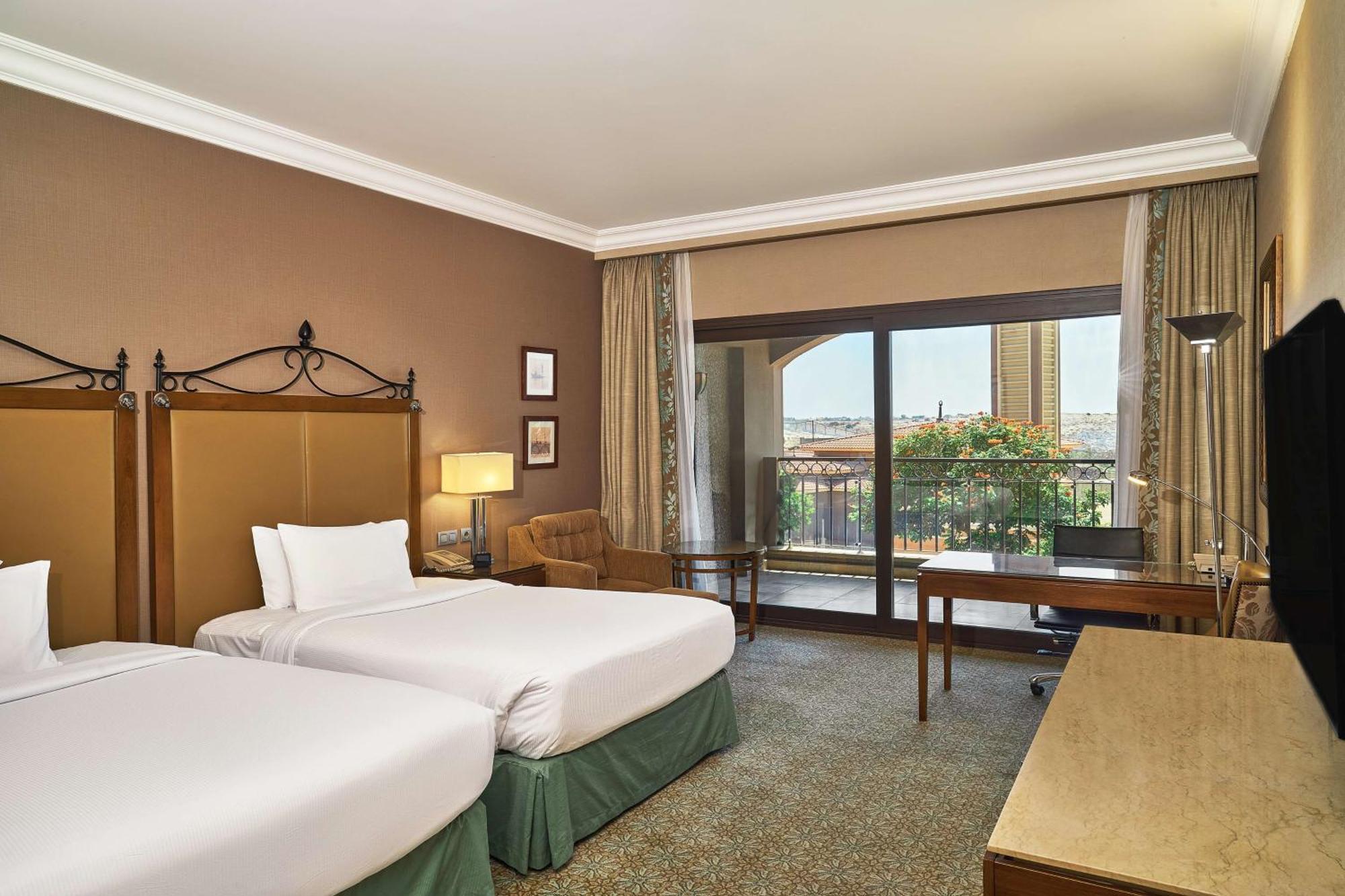 Hilton Alexandria King'S Ranch Hotel King Mariout Exterior foto A room at the Hilton Cairo