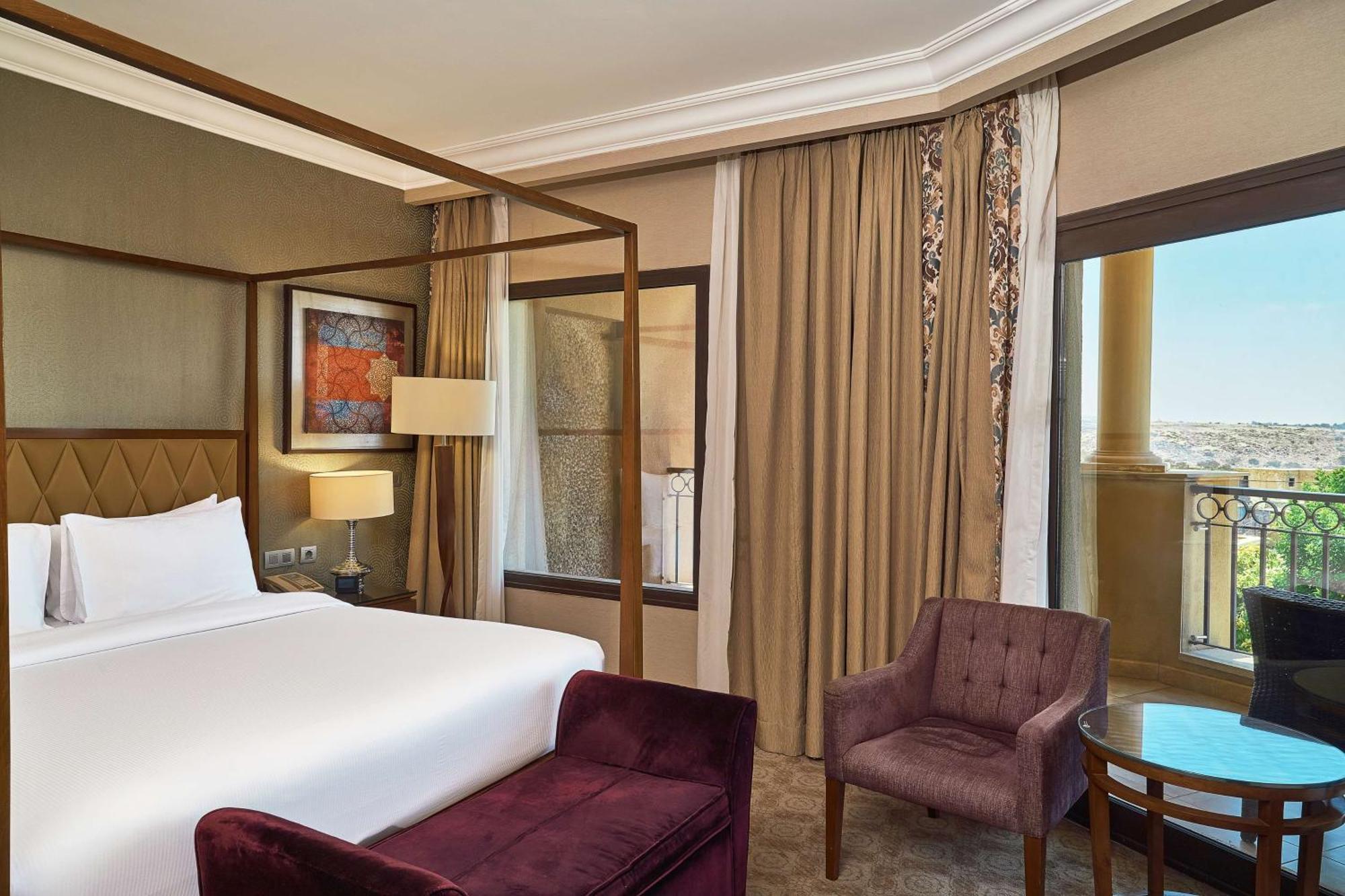 Hilton Alexandria King'S Ranch Hotel King Mariout Exterior foto A room at the hotel