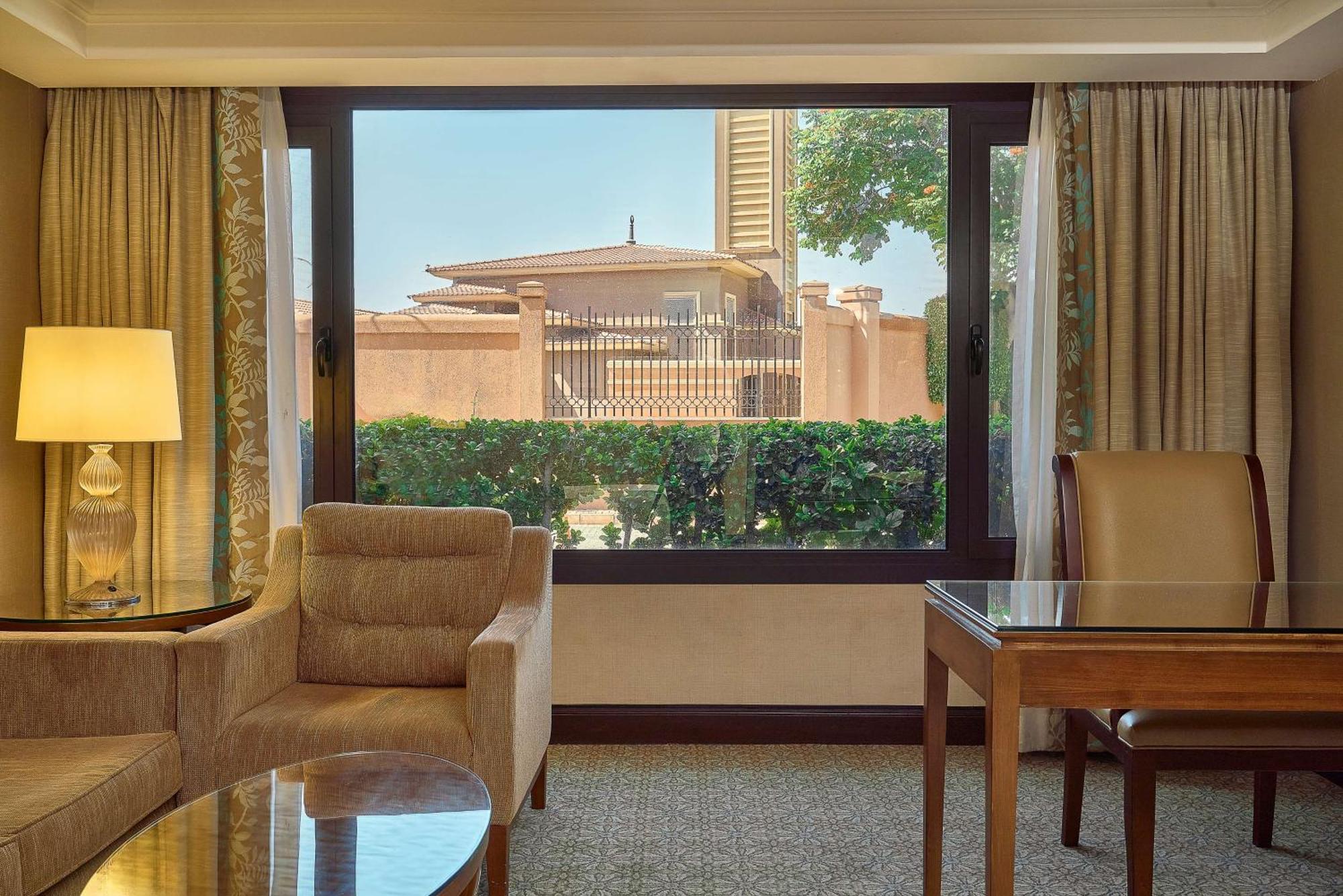 Hilton Alexandria King'S Ranch Hotel King Mariout Exterior foto A view of the hotel from a guest room